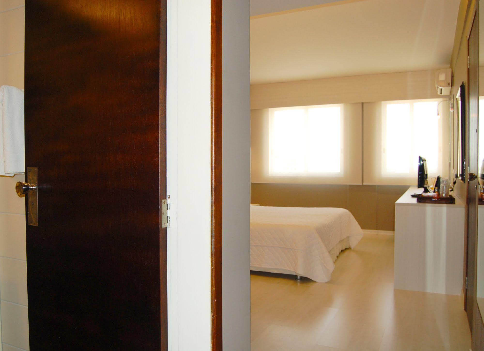פלוטאס Hotel Manta מראה חיצוני תמונה