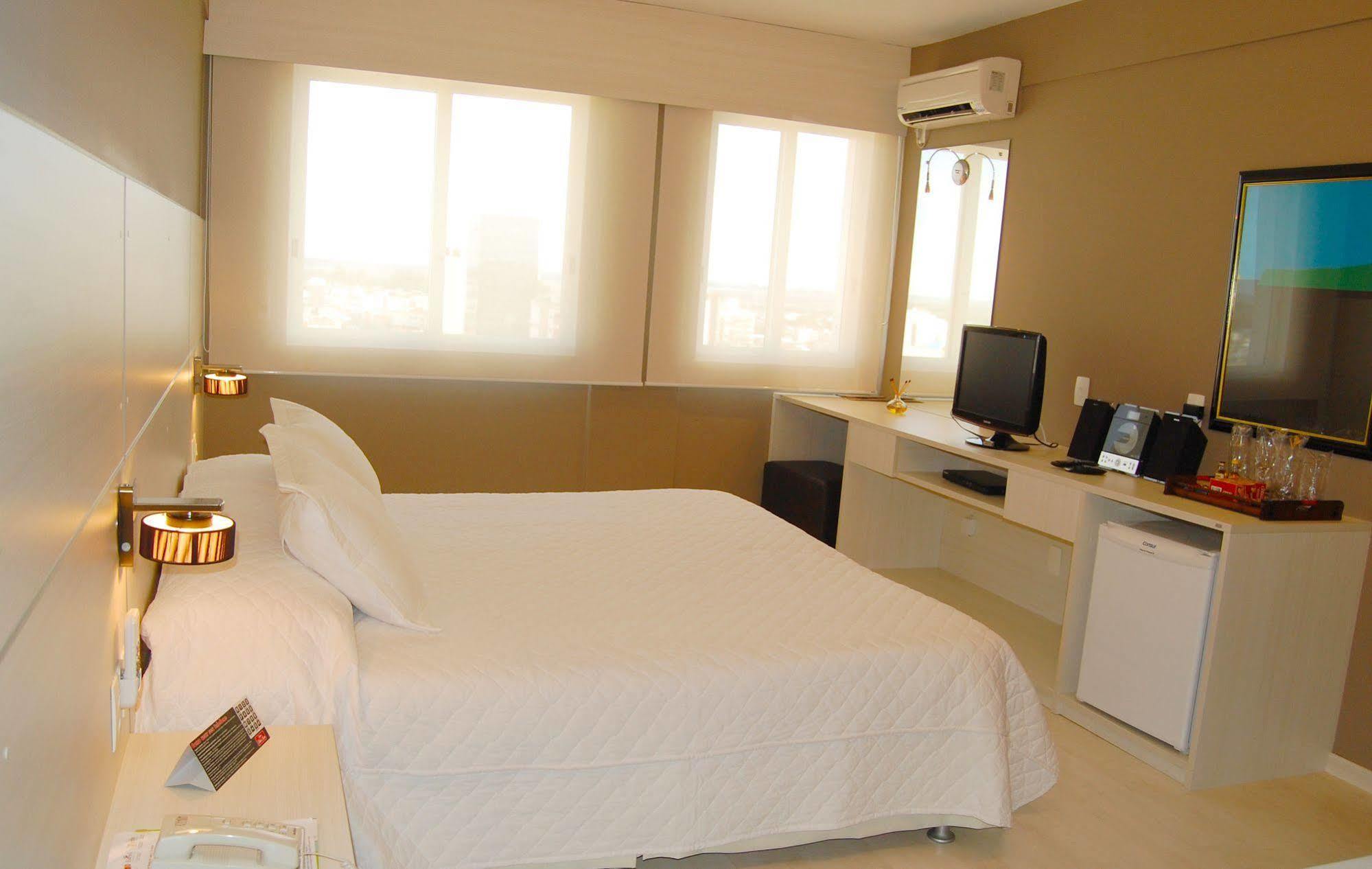 פלוטאס Hotel Manta מראה חיצוני תמונה